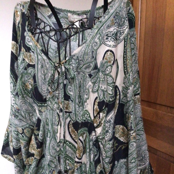 Band Of Gypsies Greenleaf Avenue Paisley Top, Small - Picture 8 of 9